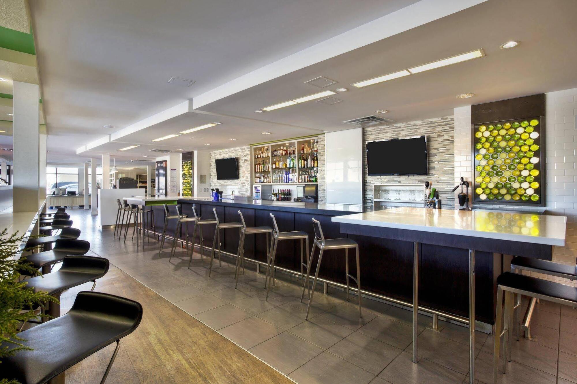 Holiday Inn Express Winnipeg Airport - Polo Park By Ihg Kültér fotó